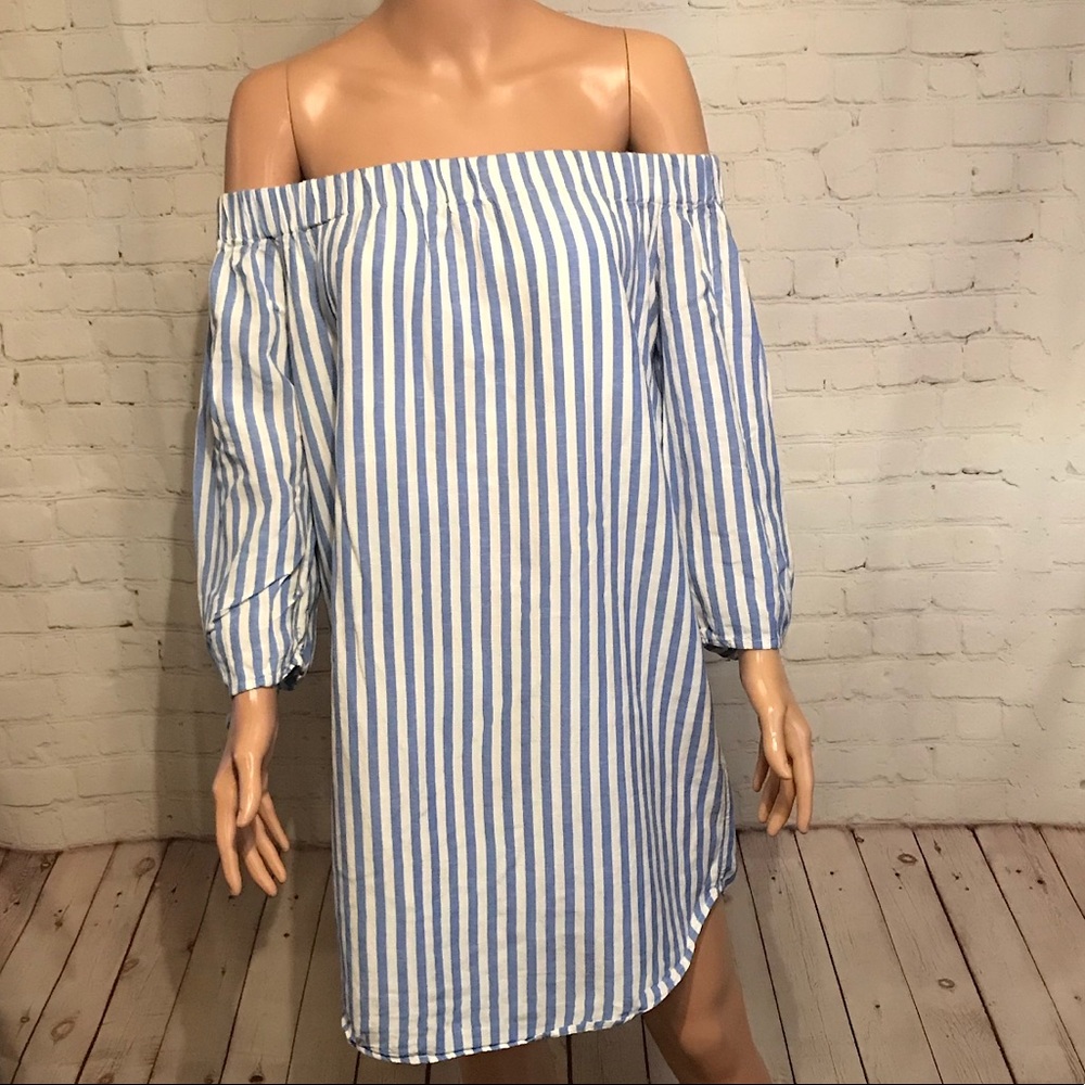 Old Navy light blue white stripped strapless dress size small